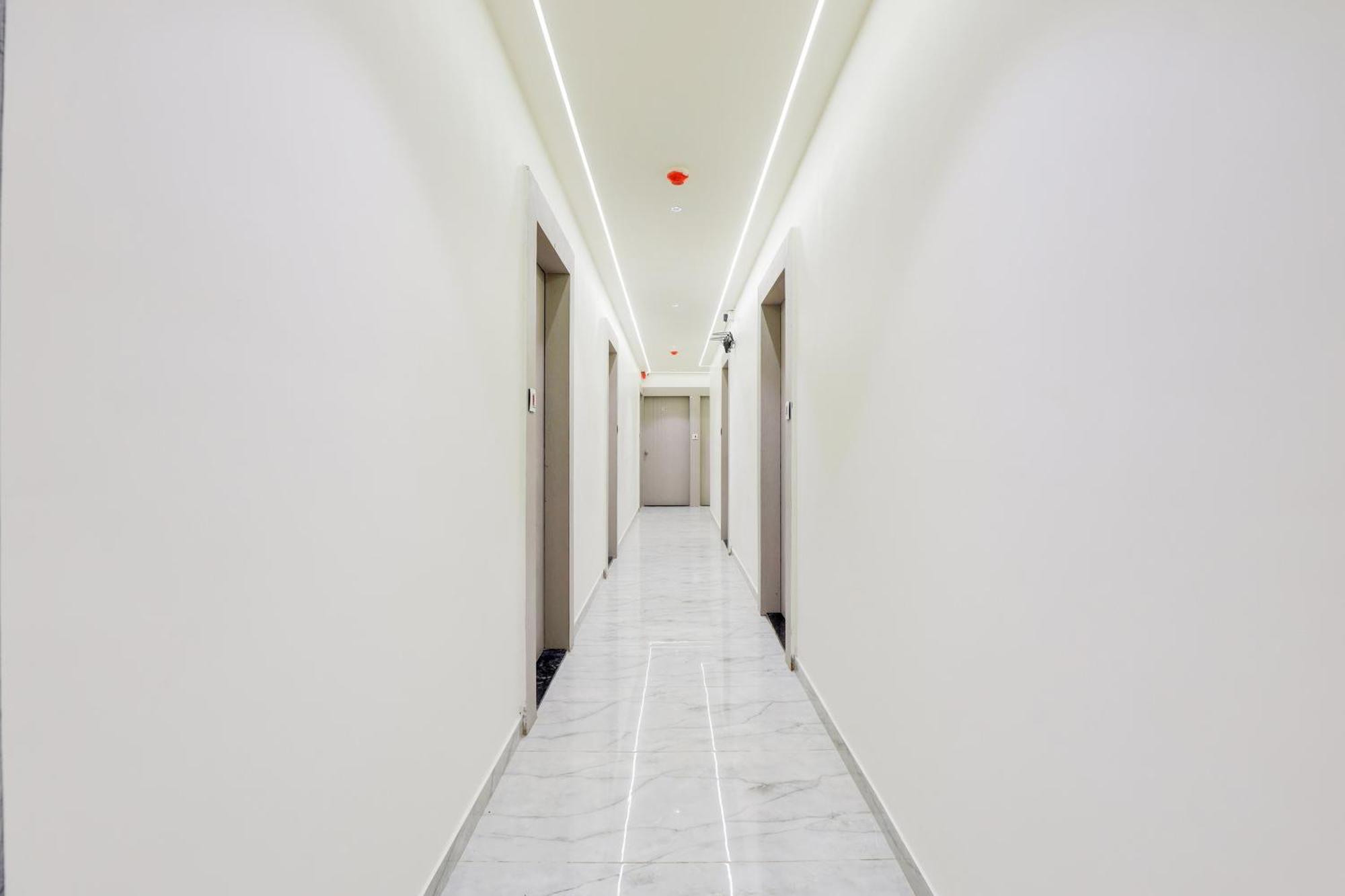 Hotel O Neek Palace アーメダバード エクステリア 写真